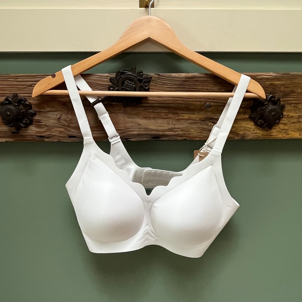 Celeste D'Or‎ Curve White Wireless Scalloped Seamless Bra Large NWT